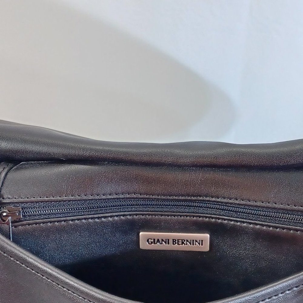 Giani Bernini Slim Leather Messenger Flap Crossbody Bag - Picture 9 of 10